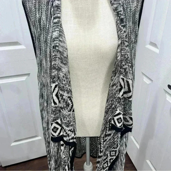 Absolutely Famous plus size, sleeveless, open front, open knit, sweater - Picture 8 of 11